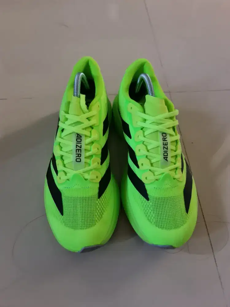 069. Sepatu Cowok Pria Adizero Green Like New

Size : 42
insole : 26,5