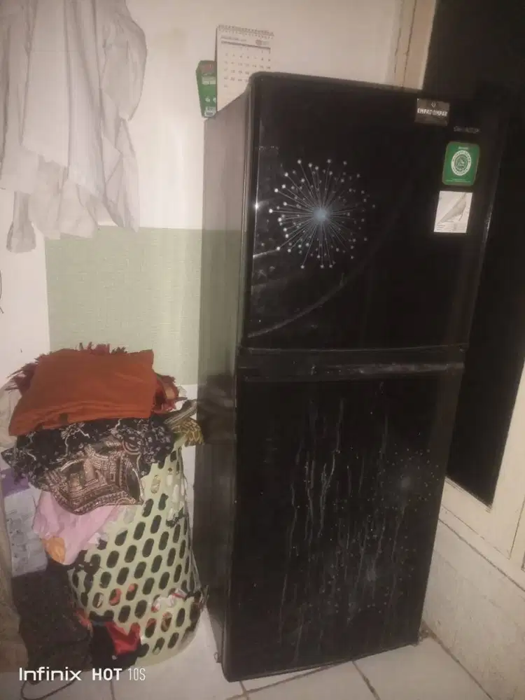 kulkas 2 pintu merk Sharp
