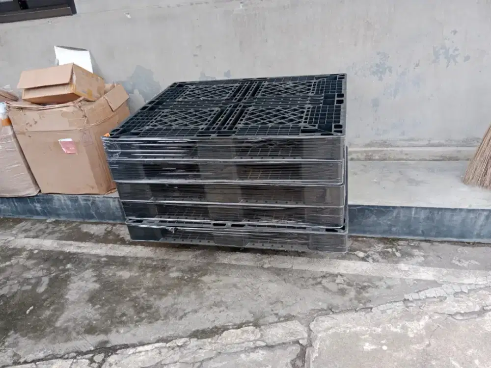 Palet plastik baru struktur kokoh