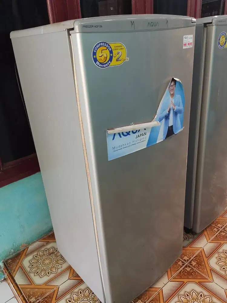 Dijual freezer merk Aqua