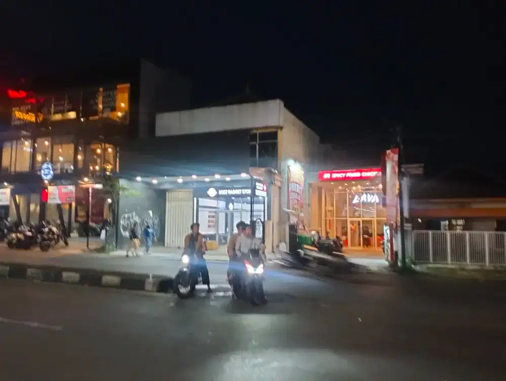 Tempat Usaha Poros Jalan Raya Soekarno Hatta Strategis Poll