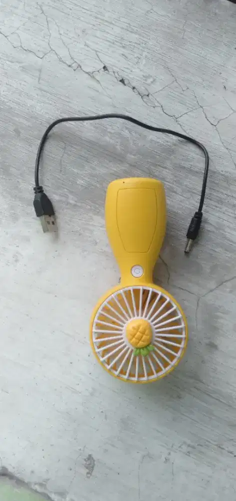 Di jual kipas anggin tangan murah aja jarang di pakai bisa di cas