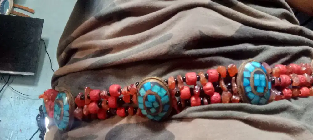 Gasper wanita vintage langkah