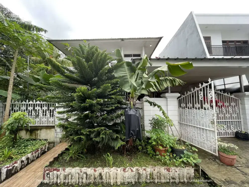 Rumah Hook 2 Lantai Puri Indah Sebelah Taman, Pencahayaan dan Sirkulasi Udara Sangat Baik - 268m2