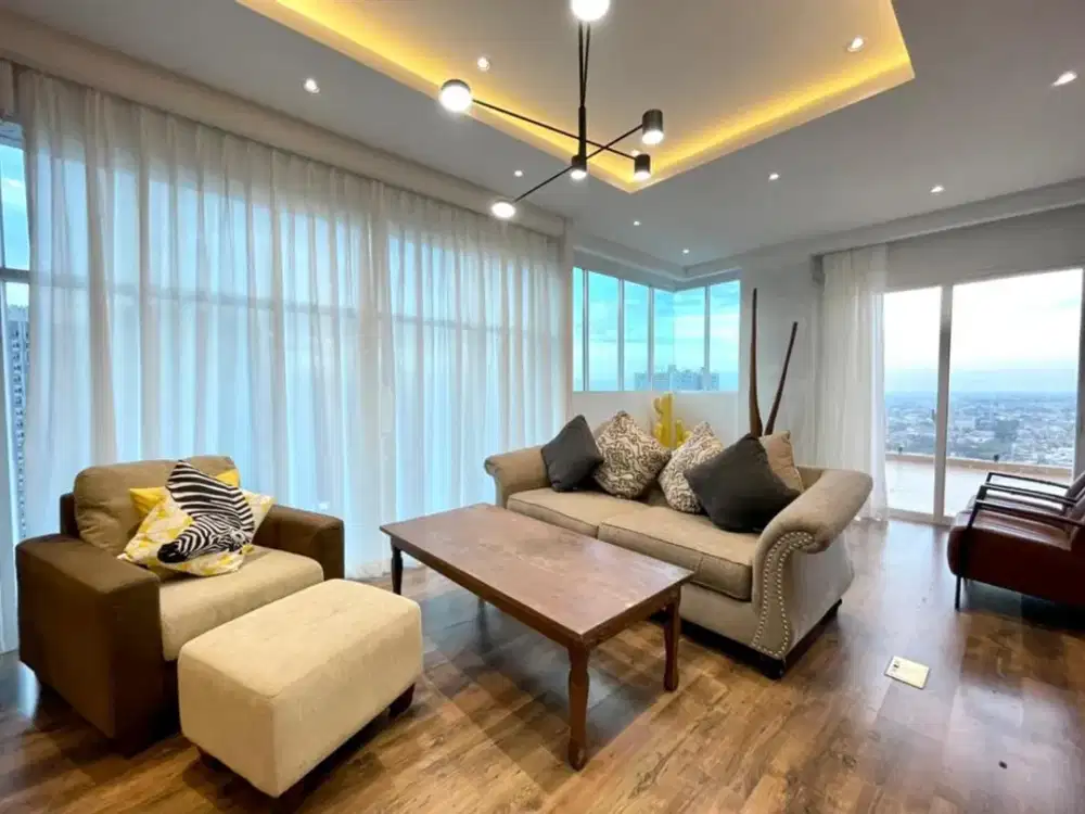 Penthouse di The Reiz Condo