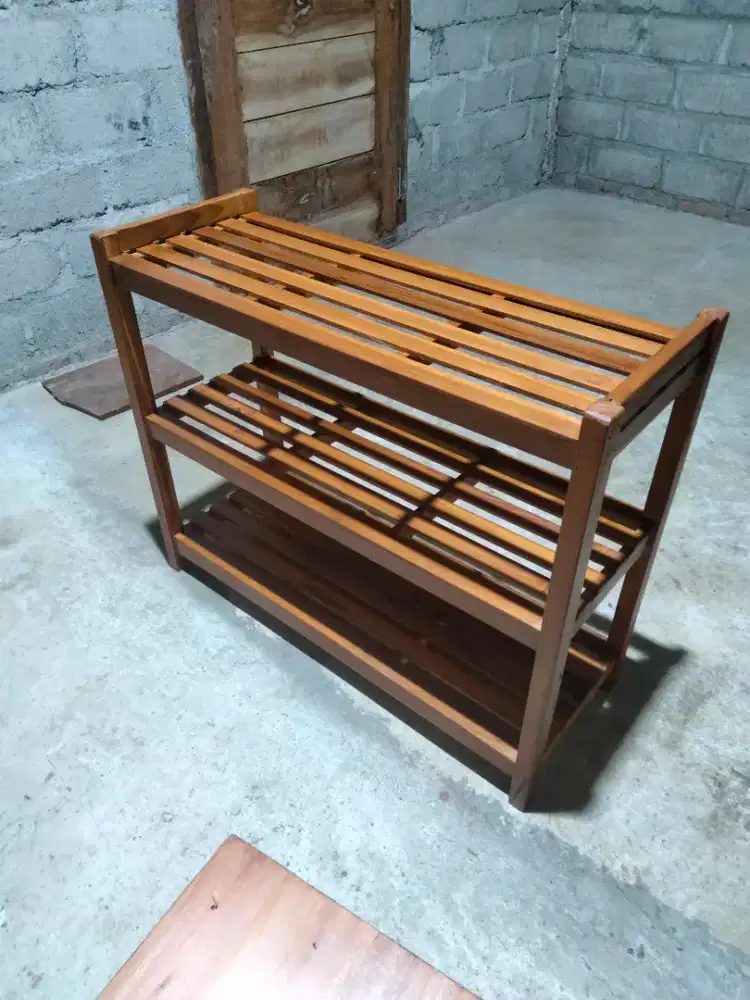 Rak sepatu serbaguna