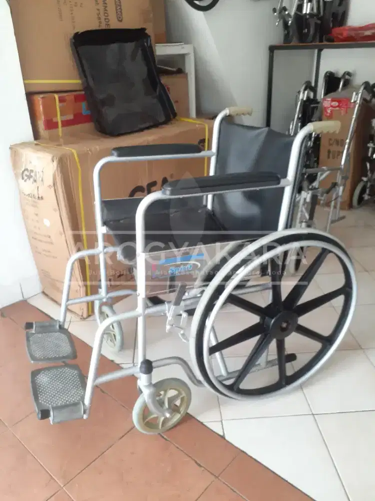 Kursi roda standart bekas