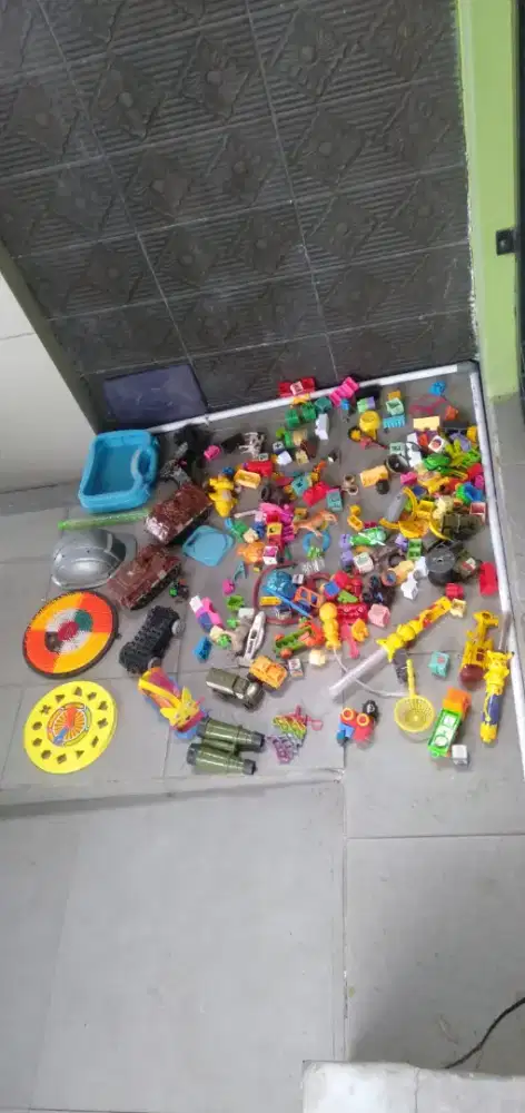 Di jual semua macam dan model mainan anak ada 1 karung murah aja