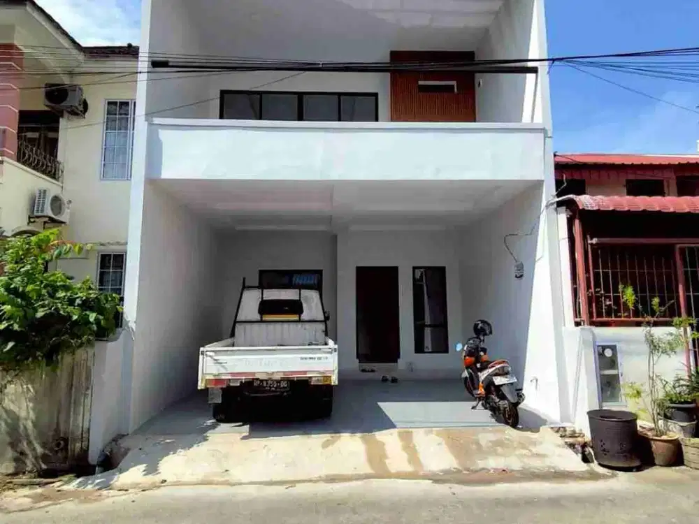 Dijual rumah 2 lantai di Lucky estate
