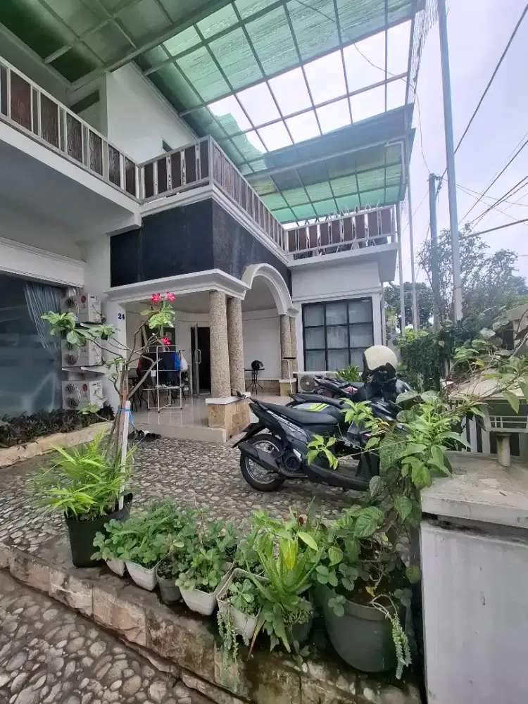 Dijual Rumah kost Aktif. 10 kamar kost. Bekas Usaha SPA