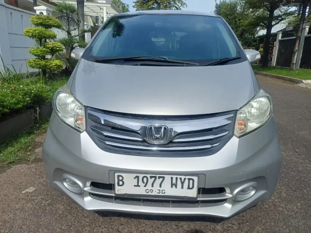 Honda Freed PSD 2014 AC Double Pakaian Sendiri Bagus Skl Spt Baru