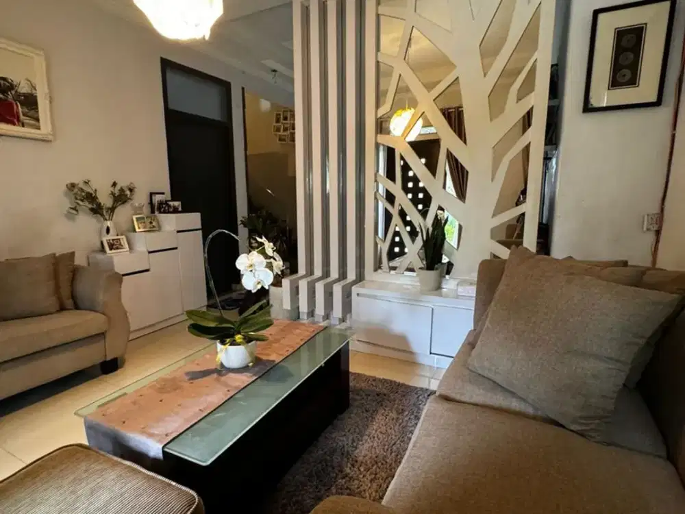 Dijual Rumah Siap Huni Cocok untuk Kantor dan Kost-Kostan Lokasi di Pusat Kota Ciateul Bandung