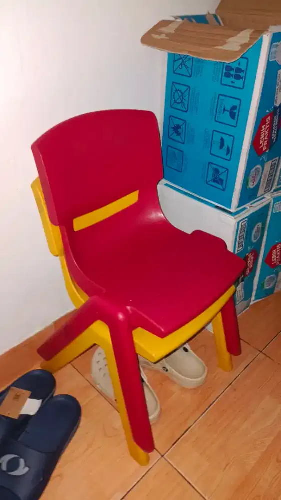 Kursi IKEA kursi plastik anak2