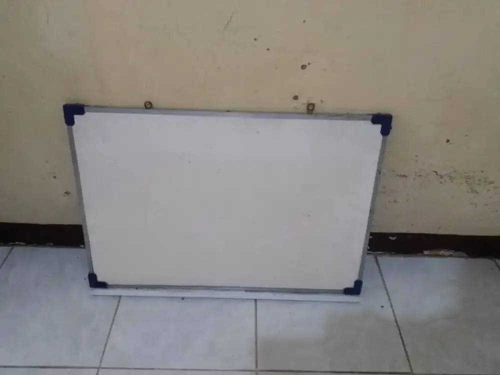 white board papan tulis