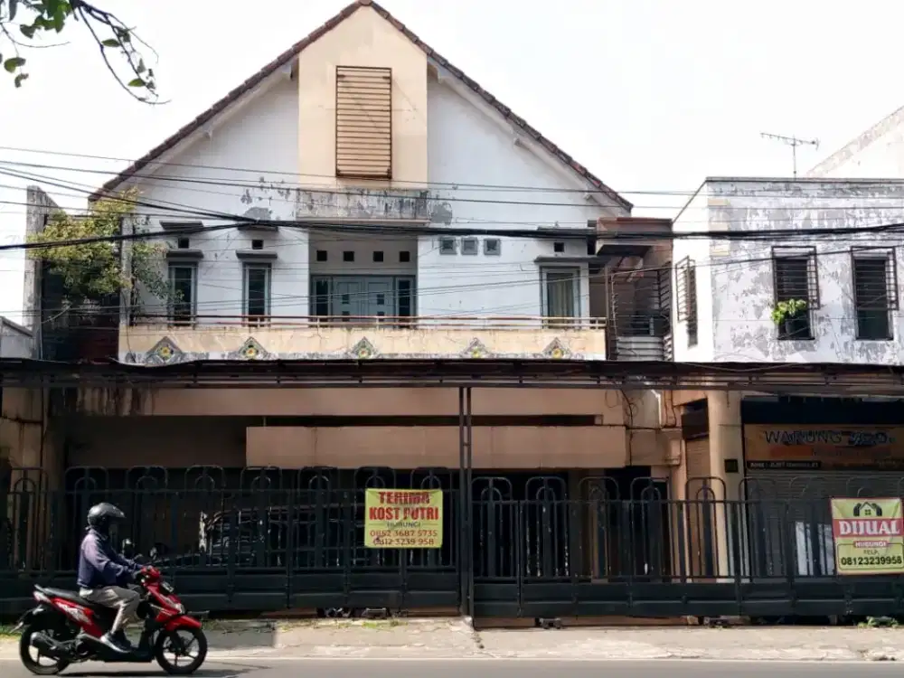 Dijual Rumah di depan UNI.Brawijaya. Cocok untuk Usaha.