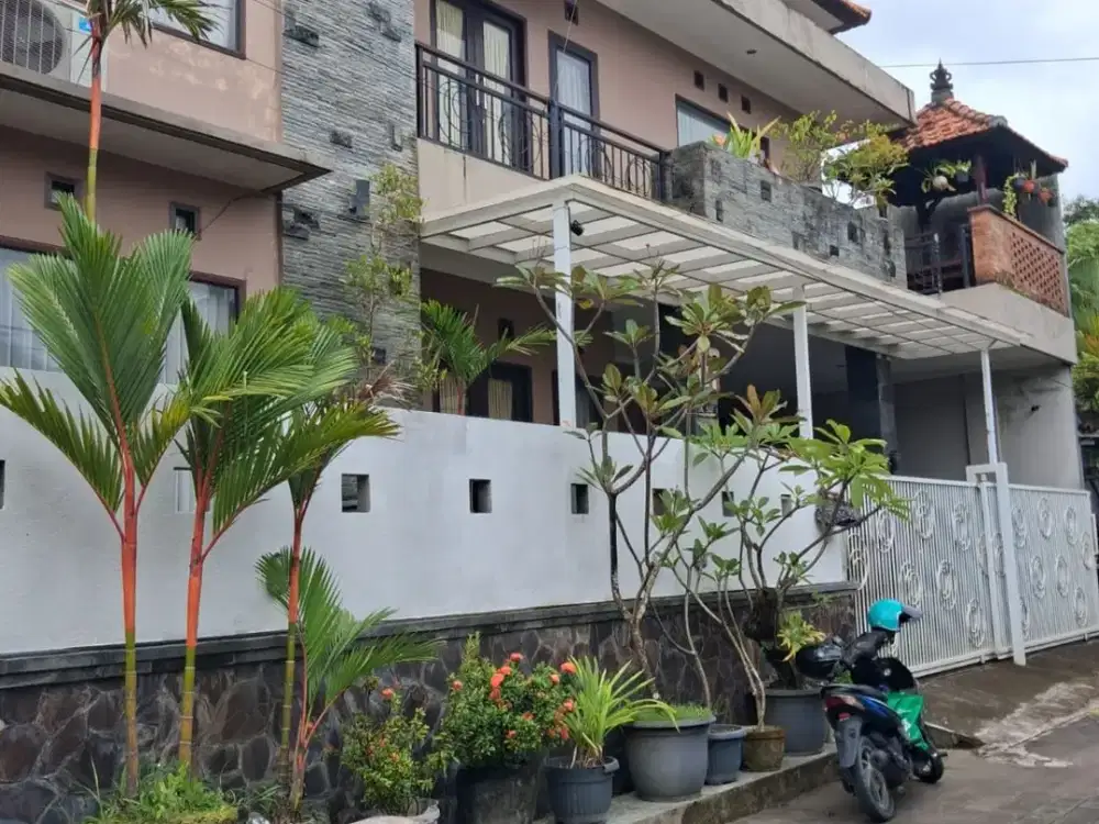 Dijual Rumah 2 lantai kokoh dan terawat di lokasi perumahan Padangsambian Klod di Denpasar Barat,Bali - area perumahan yg nyaman dan strategis