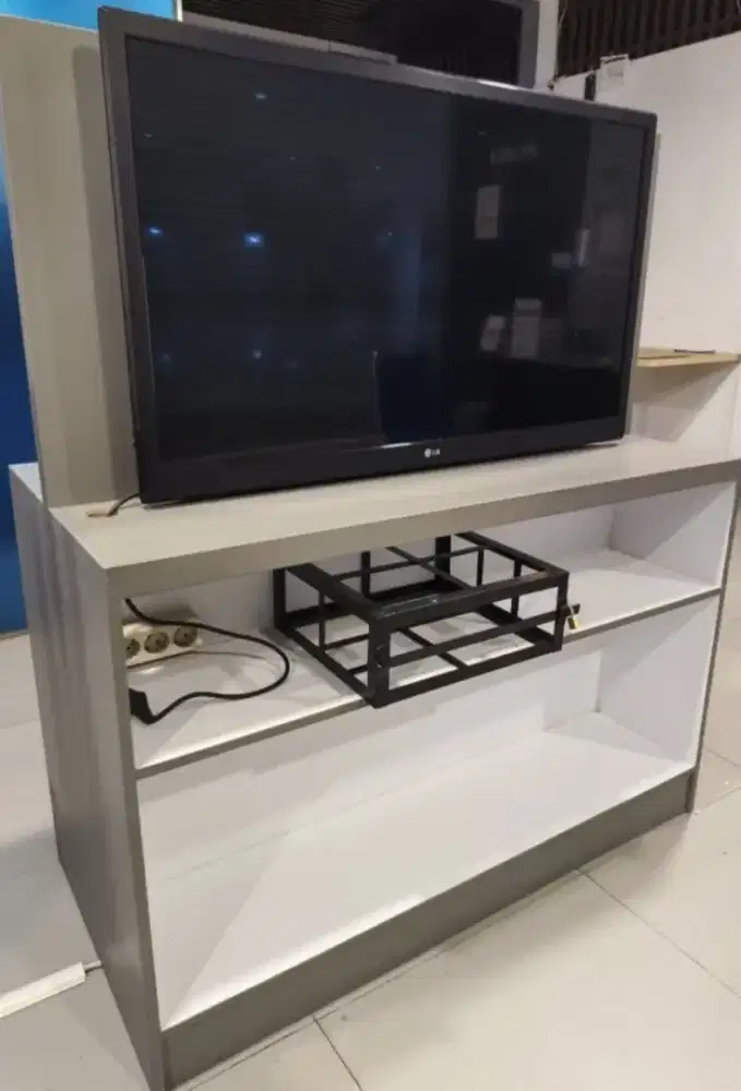 Meja Playstation Lengkap dgn Instalasi Listrik nya dijual Murah