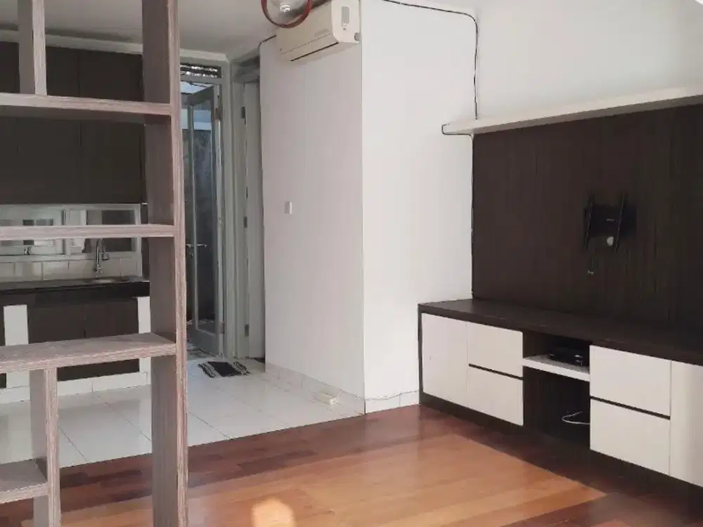 Dijual Rumah di Komp Istana Regency Bandung Semi Furnished