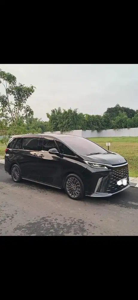 LEXUS LM350H 2023 BLACK ON BLACK