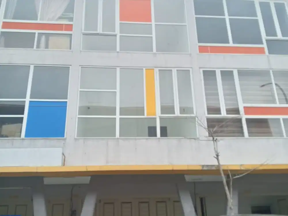 DISEWAKAN RUKO 3 LANTAI