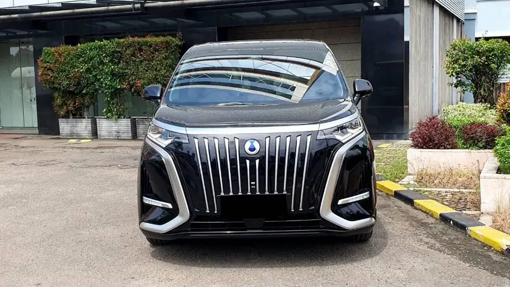 Denza D9 D 9 Elite FWD 4X2 EV AT Hitam 2025 km.800perak