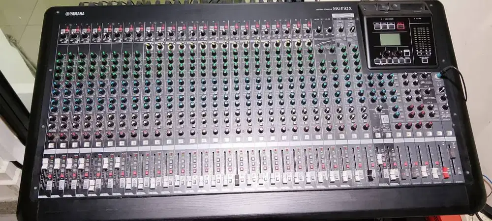 Mixer Yamaha MGP32X-32-Channel Premium Mixing Console