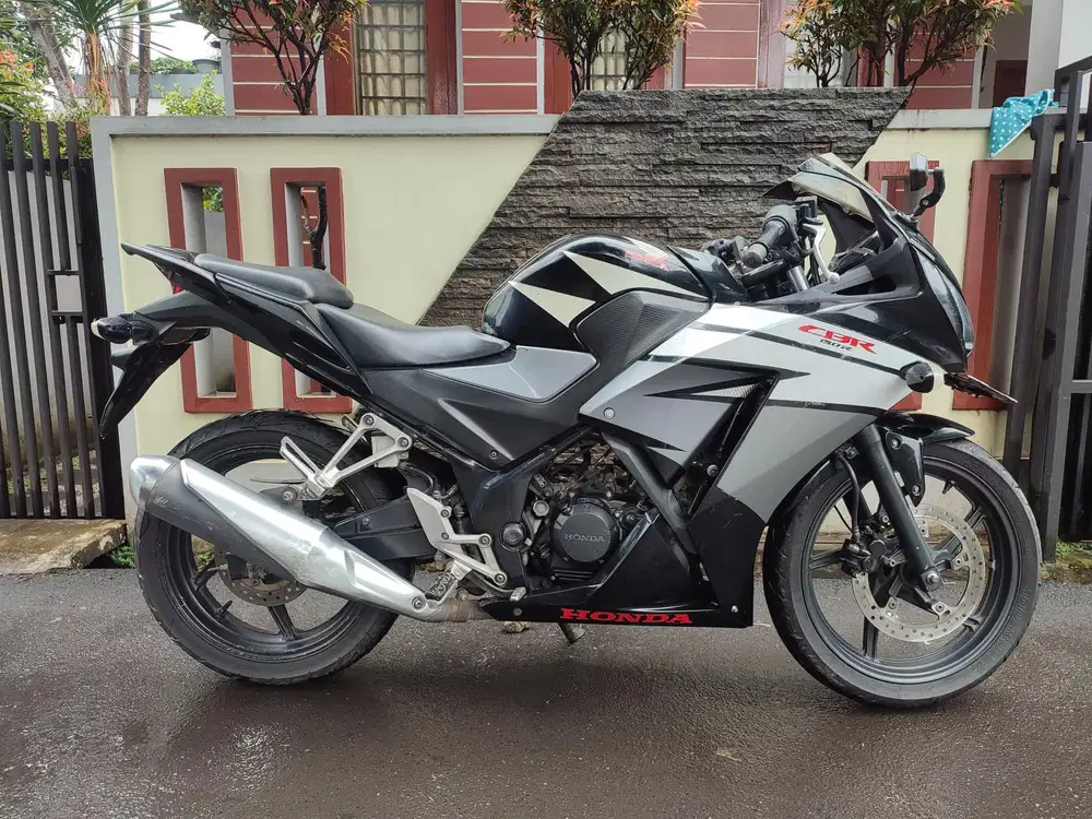 HONDA CBR K45 TAHUN 2015 ORISINIL