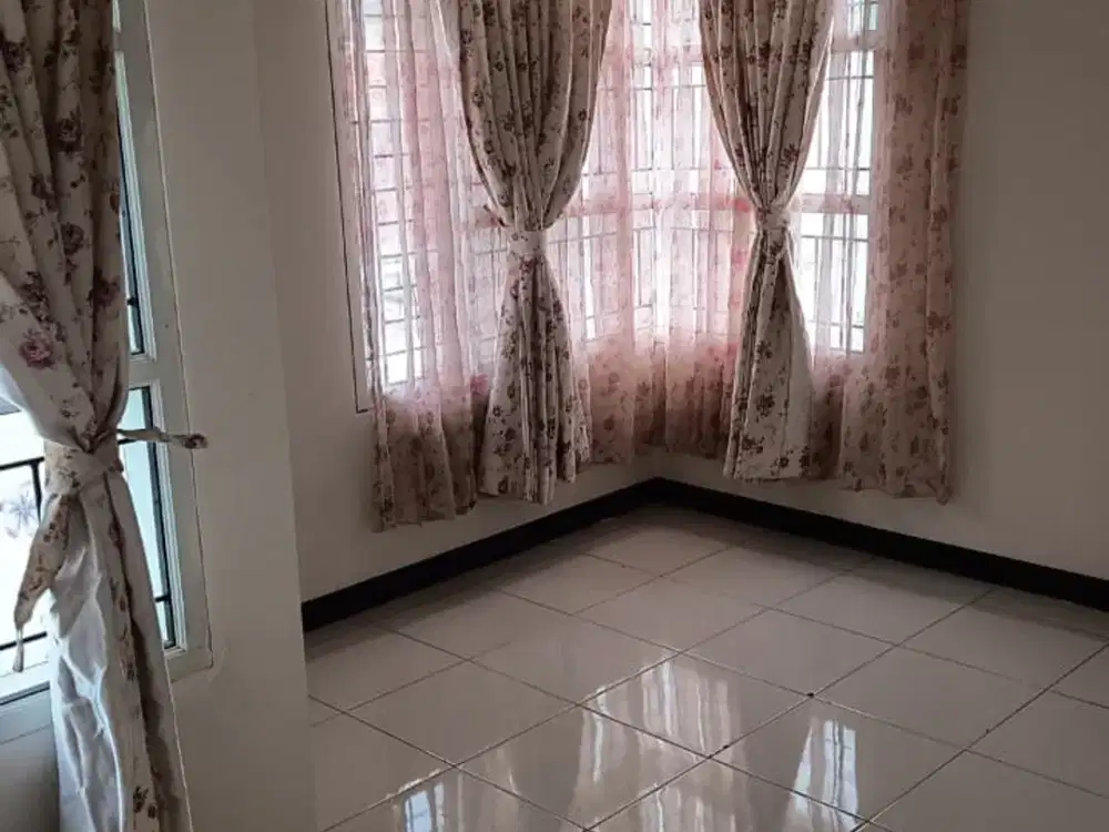 Disewakan rumah Siap huni jalan Padasuka dekat saung Udjo Bandung