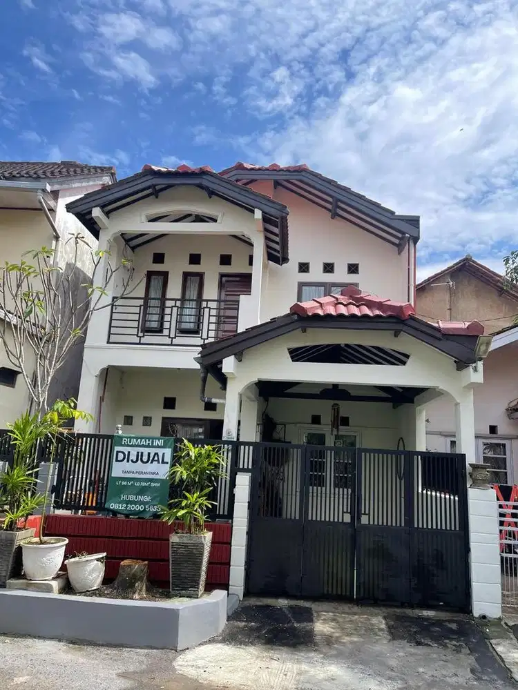 Rumah 2 Lantai 4 Kamar Tidur di Komplek Bumi Panyawangan, Cileunyi – S