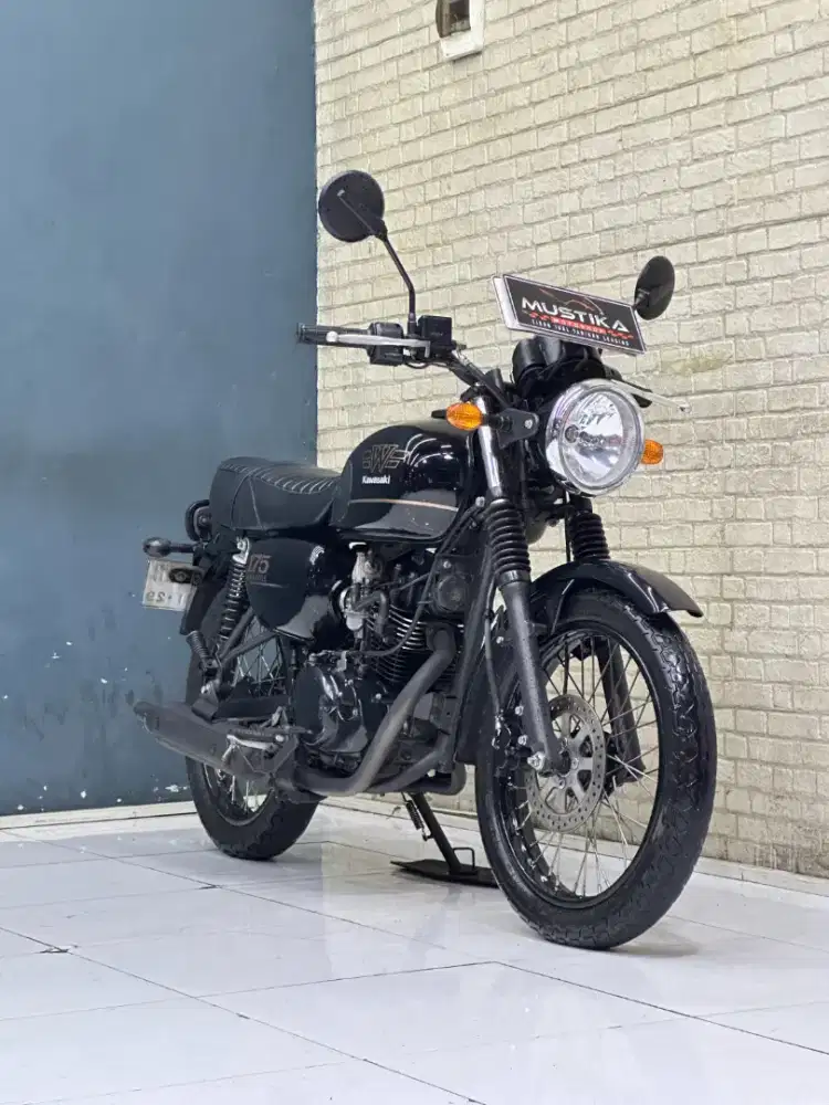 TERLARIS! Kawasaki W175 SE Black Style 2023