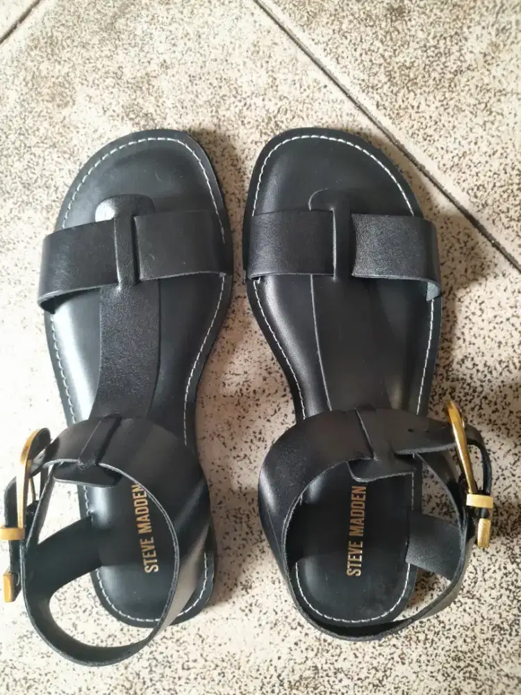 Sepatu sandal Steve Madden