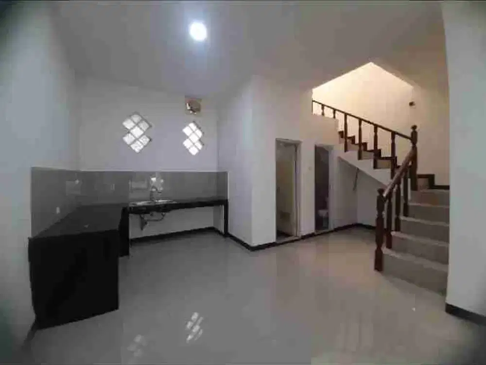 Rumah Minimalis 2 lantai sudah renovasi siap huni, Taman Kopo Indah