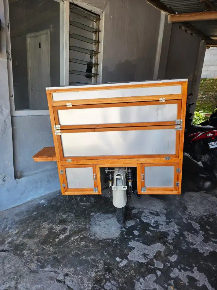 Gerobak julanan sate, gorengan, dll