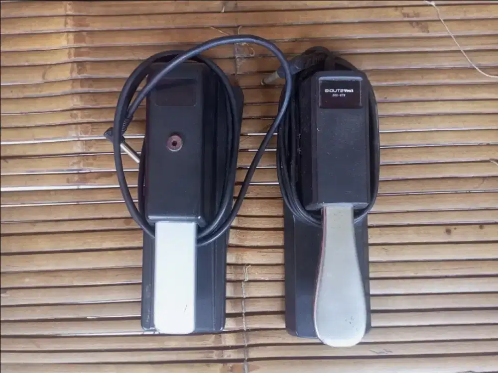 Pedal sustain keyboard