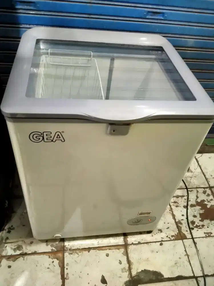 Frezer kaca GEA