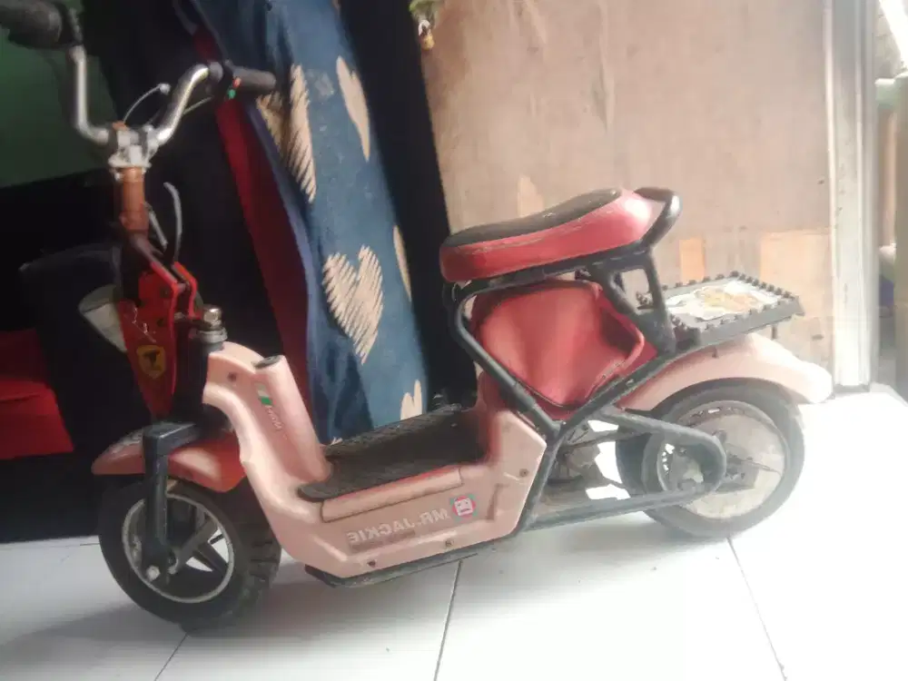 Sepeda scooter listrik mini MR Jackie 24volt lokasi cilebut