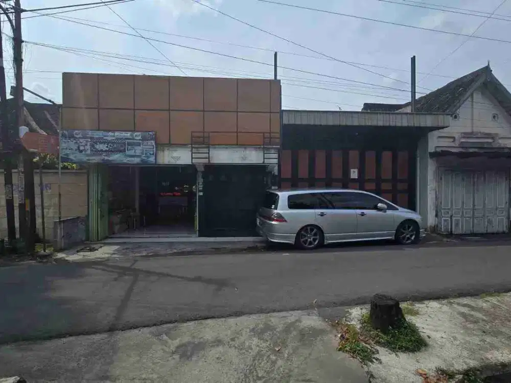 Rumah hitung tanah pusat kota dekat slamet riyadi gladag solo