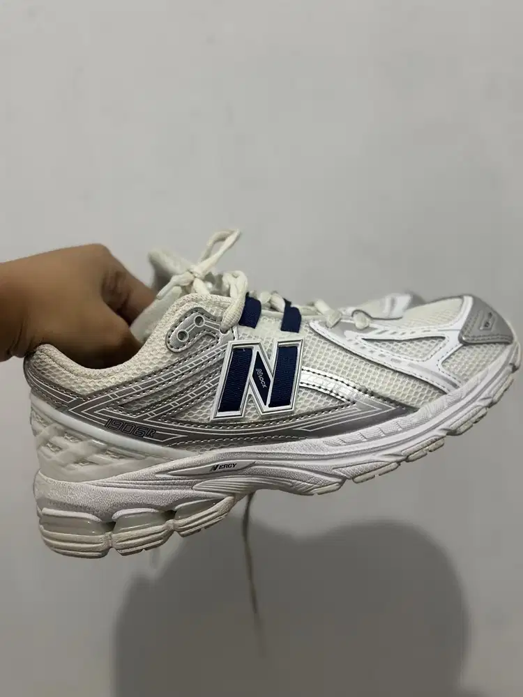 NEW BALANCE 1906R