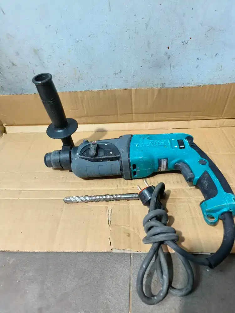 Hammer drill Makita hr2470