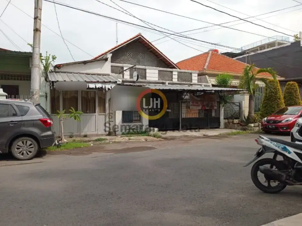 Rumah Lama di Jalan Puspowarno