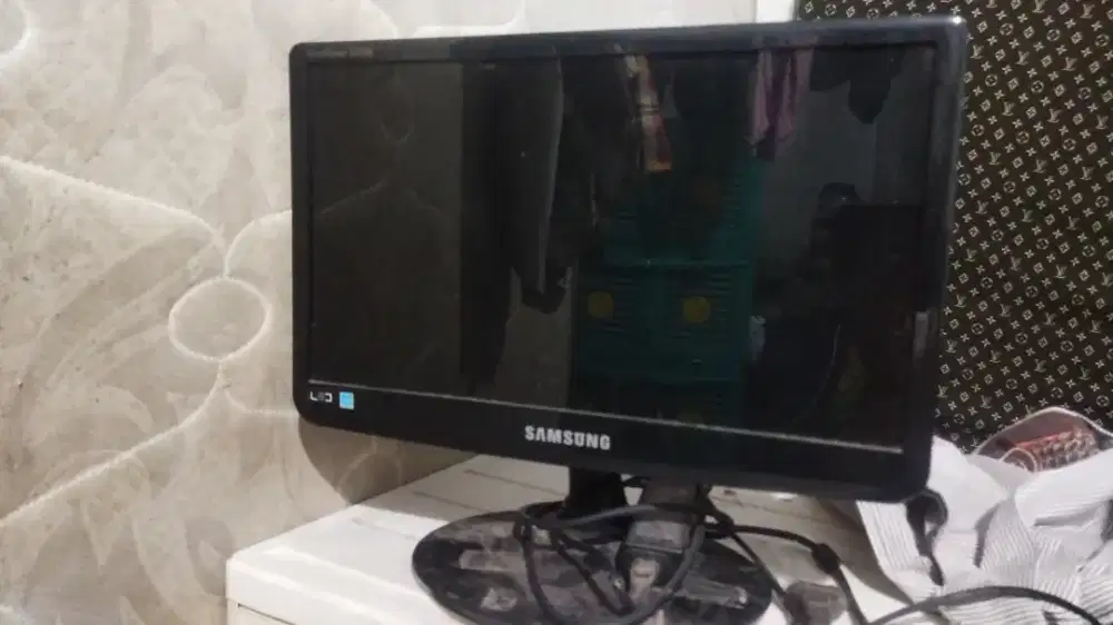 Monitor komputer samsung 19 inch