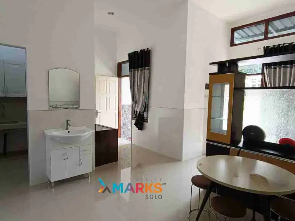 Disewakan Rumah Cantik Terawat Siap Huni di Cluster 1 Gate System Area Grogol