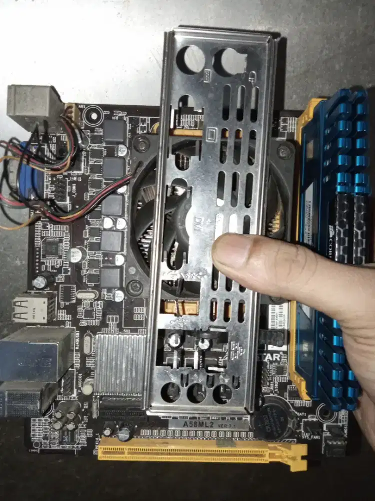 Motherboard AMD A6 7400k. Fm2+ ram Ddr3 4gb