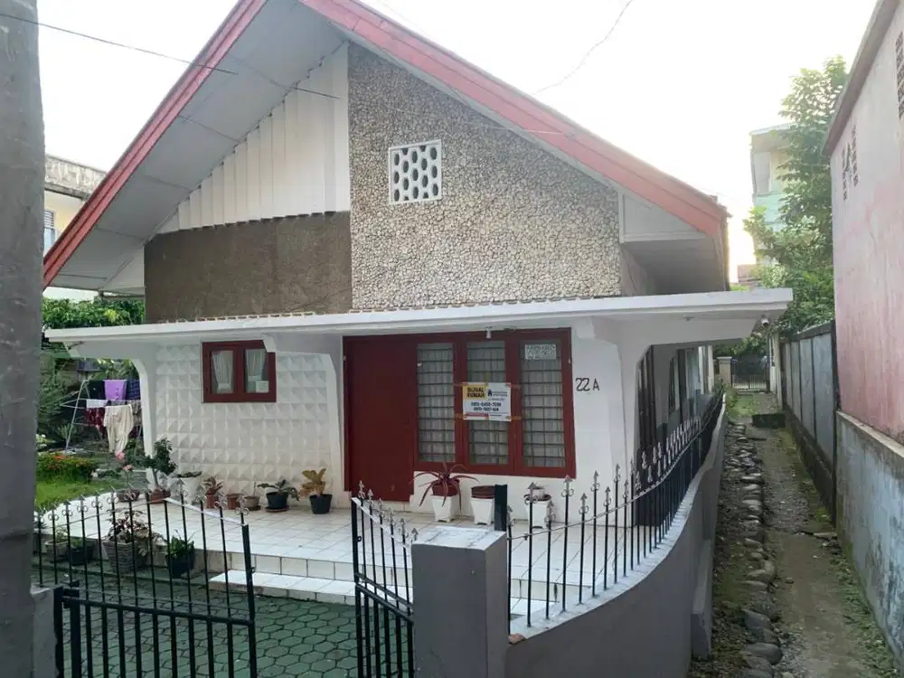Dijual cepat rumah siap huni plus kamar kost. Jl. Veteran, 22A.