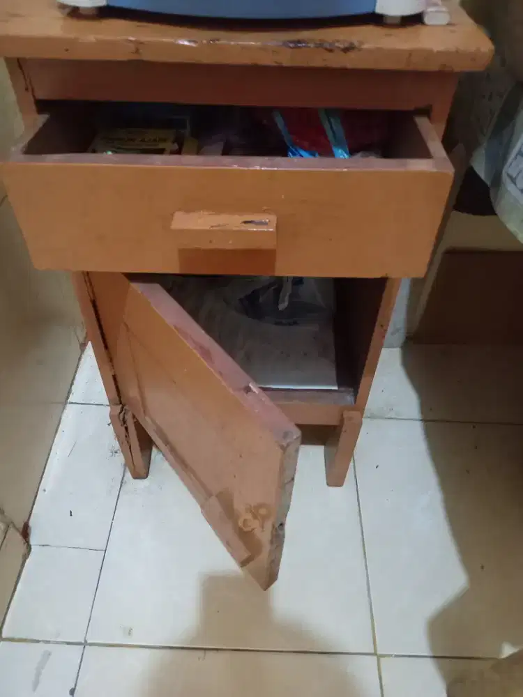 Di jual rack kayu buat taroh sepenser galon