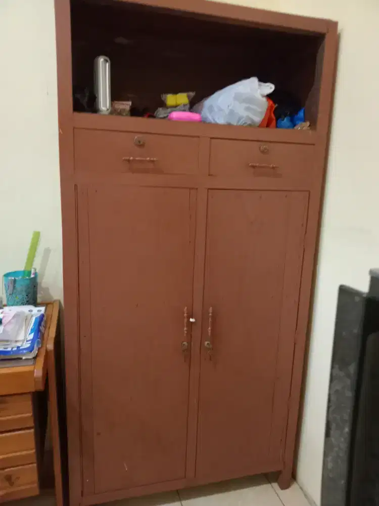 Di jual lemari kayu model dulu