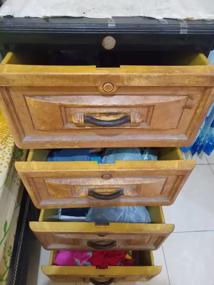 Di jual rack plastik 4 susun tampa roda