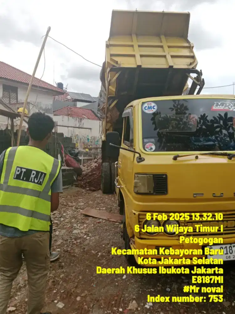 Urugan tanah campur puing murni angkut tanah galian