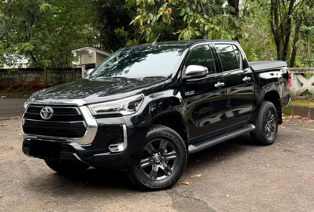 [KM 8 RB] Toyota Hilux V 4x4 Diesel A/T 2023/2024 Antik Seperti Baru