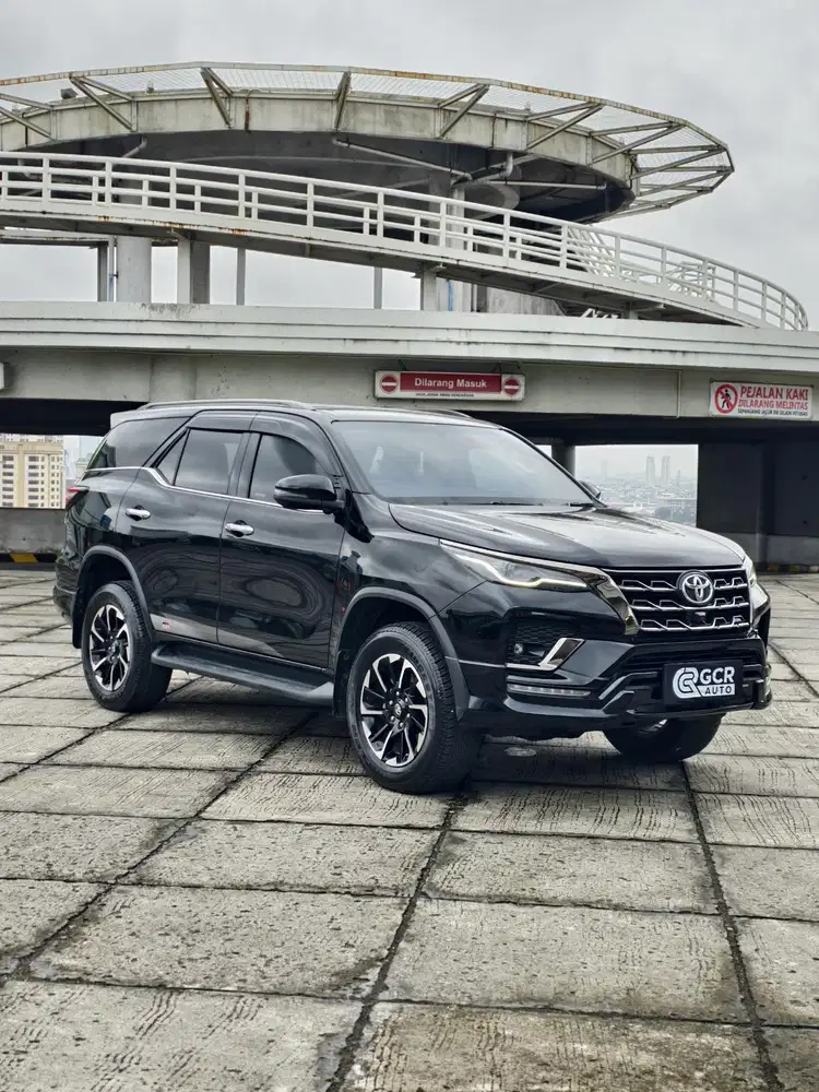 LOW KM 21RB! TOYOTA FORTUNER VRZ GR SPORT 2.8 AT 2022 / 2023